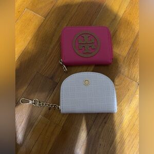 2 wallet perses barley used